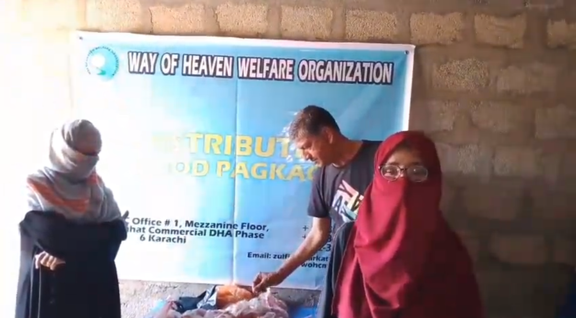 Community members receiving aid