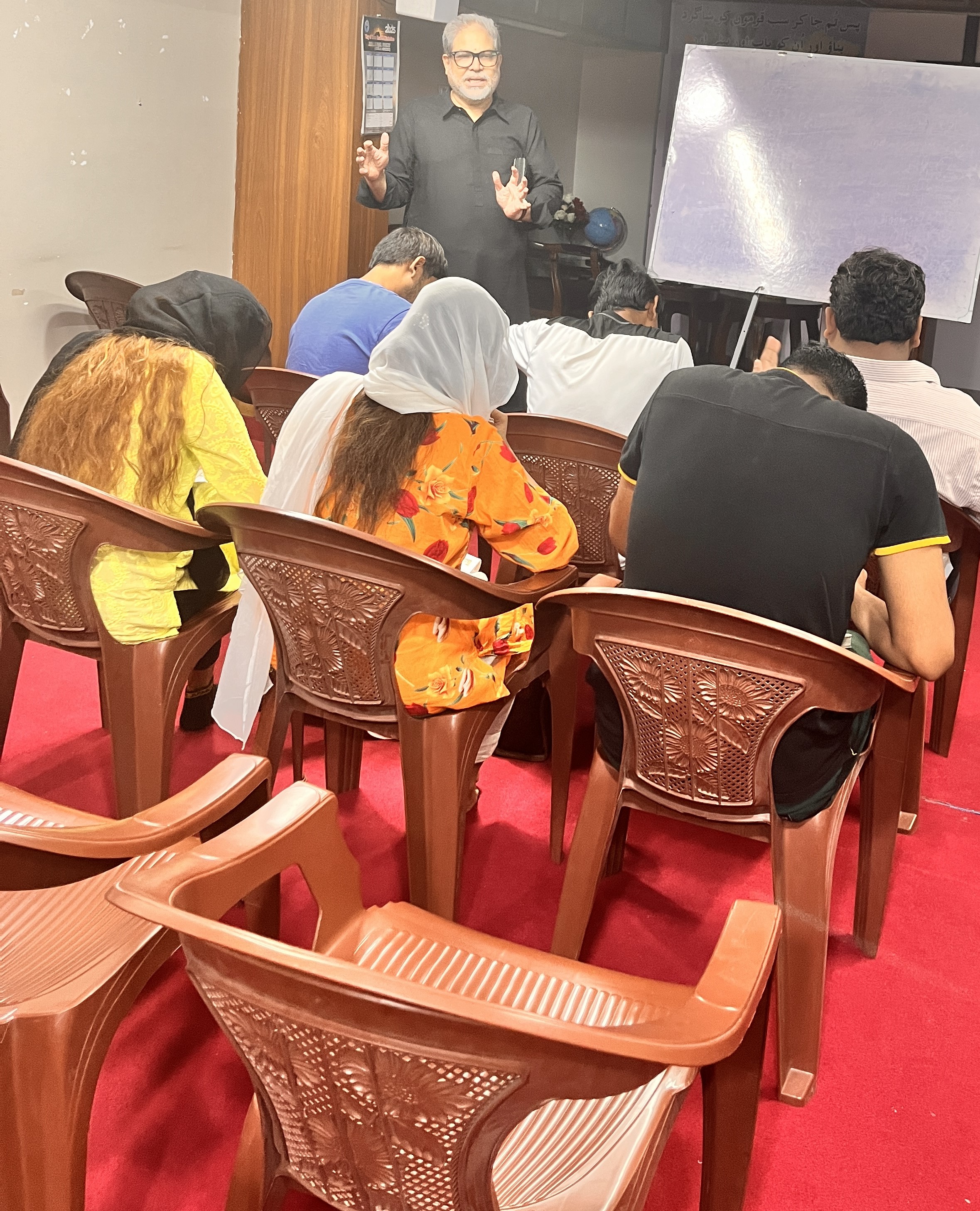 Teaching session with local families